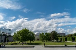 Balloon;-Canal;-Captive-balloon;-Cloudy-sky;-Clouds;-France;-Hedge;-Kaleidos;-Kaleidos-images;-La-parole-à-limage;-Landscape;-Paris;-Pedestrian;-Reflection;-Sky;-Stories-Pictures;-Tarek-Charara;-Tree;-Urban-park